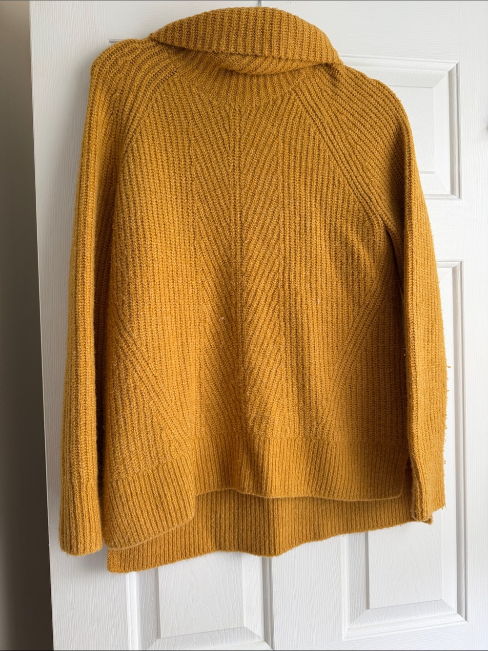 Madewell women’s turtleneck sweater. Size S. Mustard yellow color.